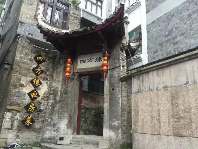 宿舍院结冰 社区及时清理