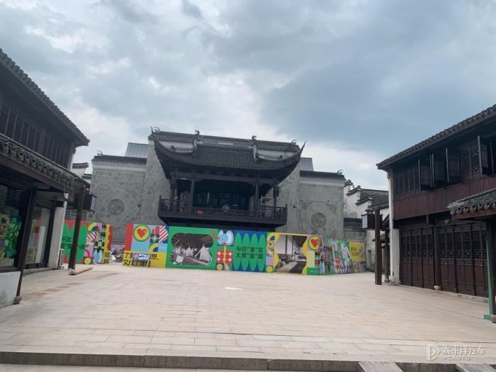 逃出昏暗的地下室